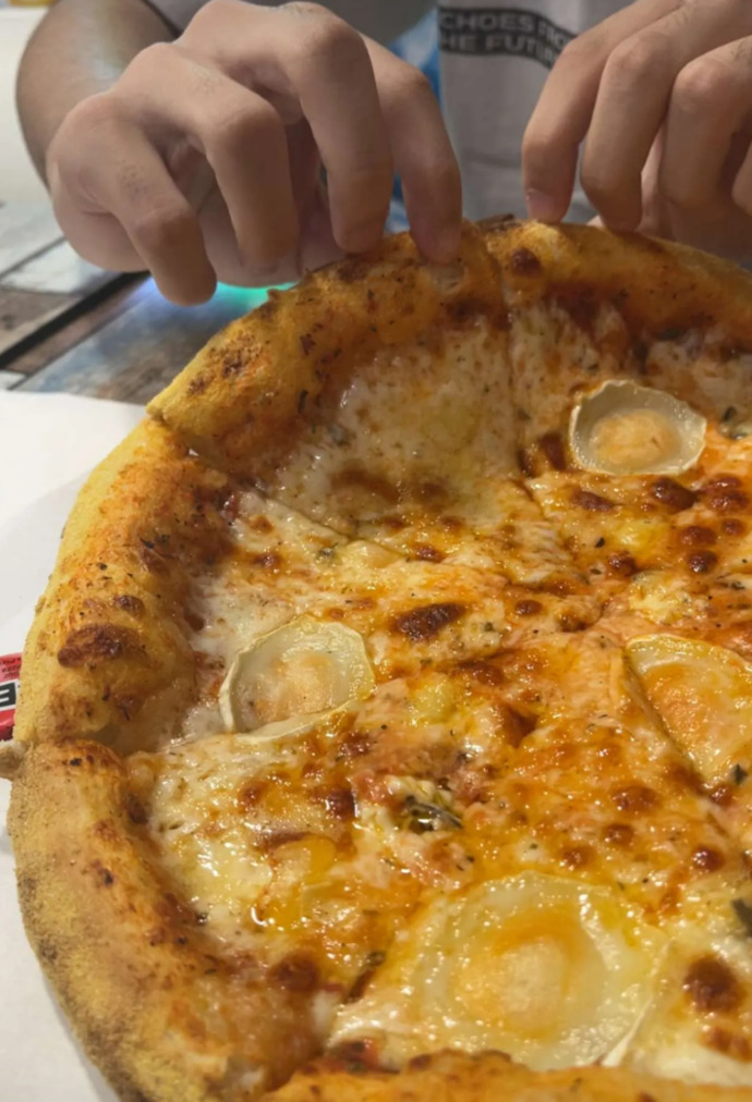 Bu saatler de pizza yenilir mi?