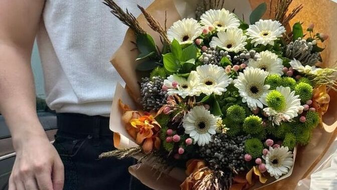 İlk buluşmaya çiçek gitmek saçma mı olur, etkileyici mi?