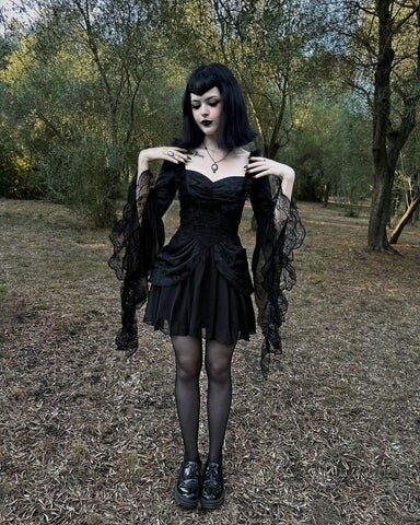 Gotik biirisi sizce itici mi çekici mi?