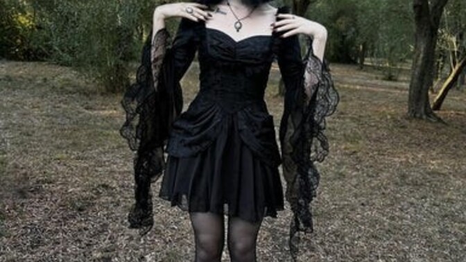 Gotik biirisi sizce itici mi çekici mi?