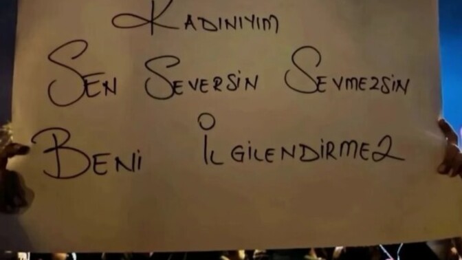"Kalbimin orta yerine bu nasıl bir Cumhuriyet " notuyla çiçek alacak mısınız?