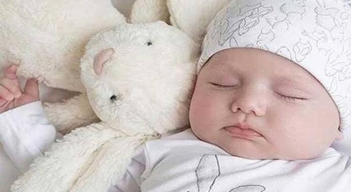 Ablam yeğenim uyurken kendisi ses yapıyor ama biz ses yapınca azarlar gibi konuşuyor, neden?