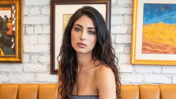 Bir kadının güzelliği mi, yoksa yaydığı enerji mi daha etkileyicidir?