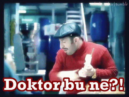 Kuğu beyazı elbisenin sırt detayı gerçekten efsane mi?