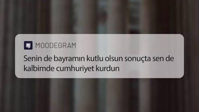 "Kalbimin orta yerinde nasıl bir Cumhuriyet" notuyla çiçek alan kızlar şanslı mıdır?