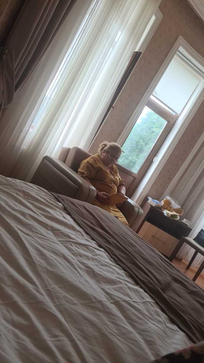 Baloncuk patlatiyo ya ben bunu ısırmayayım da ne yapayım?