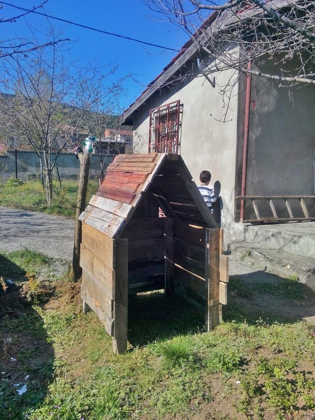 Köpek kulübesi yaptım, nasıl olmuş sizce, birde isim önerebilir misiniz kulübeme ?