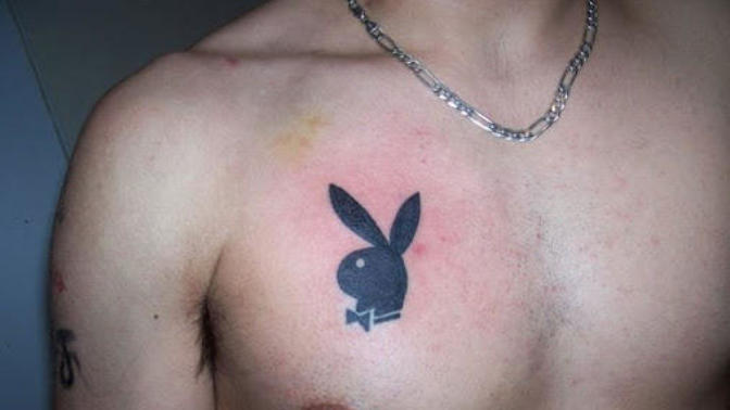 Playboy dövmesi sizcede mukemmel değil mi?