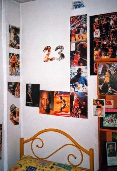 Hala odasına poster asan var mı ?