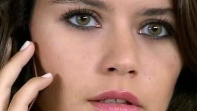 Beren Saat'in kaşları nasıl resimli?