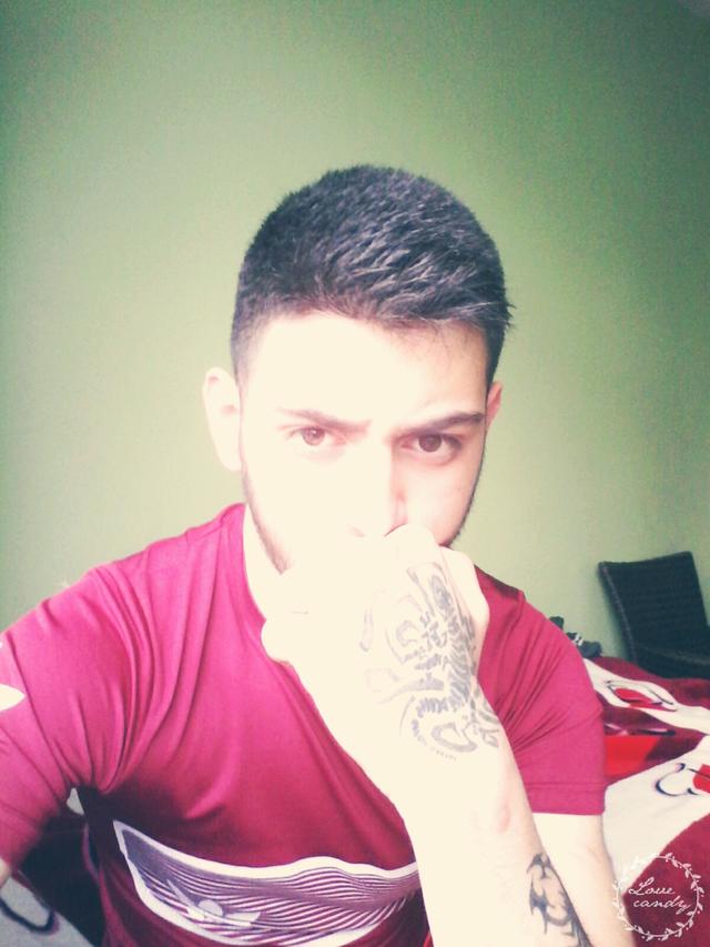 Arkadaslar elimdeki dovme beni cokmu serseri keko gosteriyor ?