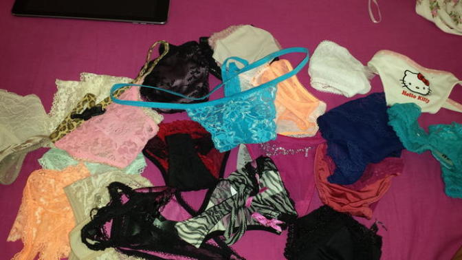 Sadece tanga/string giyiniyorum?