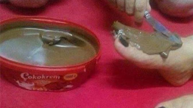 Şimdi bu ayak fetişliği mi? (Resimli) ?