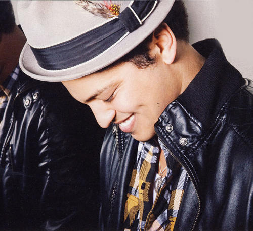 Bruno mars yakışıklı değilmi?