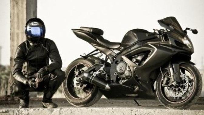 Modern zamanların şövelyesidir motorcu?