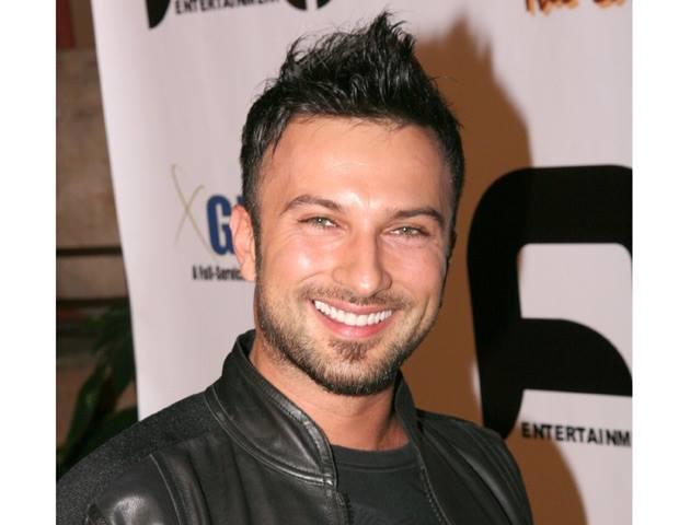 Sakallı Tarkan mı sakalsız Tarkan mı?