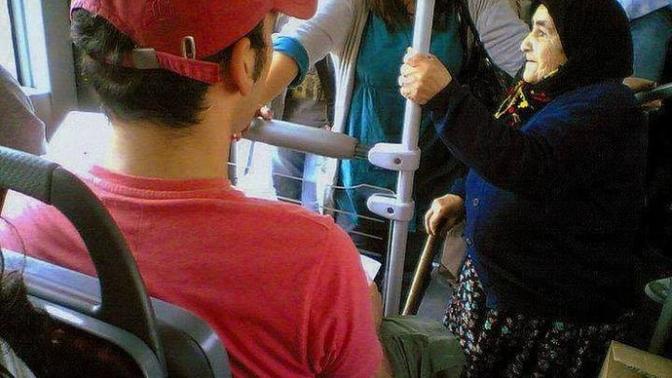 Neden büyüklere saygı azaldı gençler?