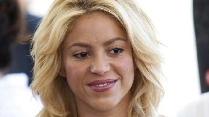 Shakira'nın aslında çirkin bir kadın olduğu gerçeği hakkında ne düşünüyorsunuz?