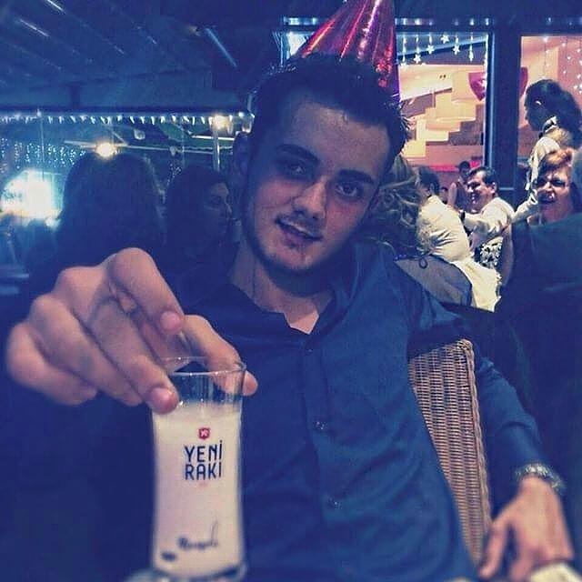 Türkiyede gerçekten yakışıklı erkek varmı?