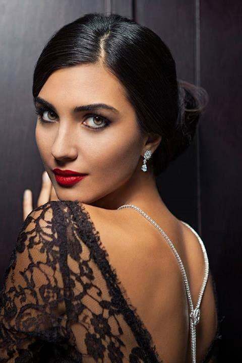 Tuba Büyüküstün`u bu kadar cekici yapan ne?