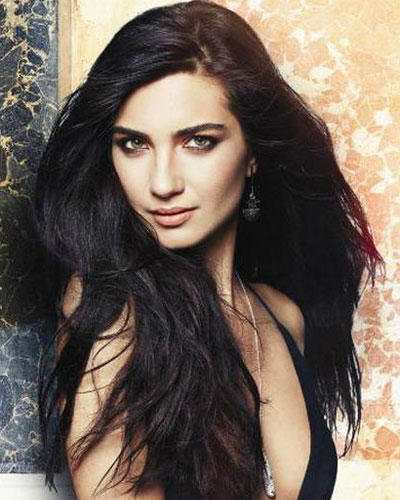 Tuba Büyüküstün`u bu kadar cekici yapan ne?