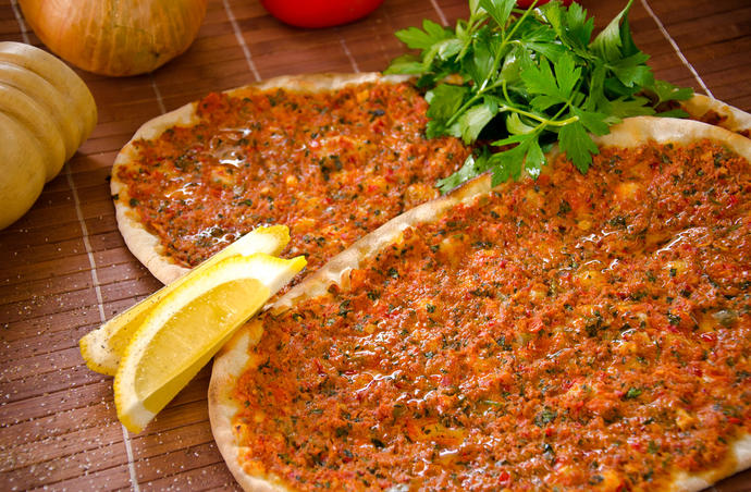 Çiğ Köfte mi Lahmacun mu (Resim İçerir) ?