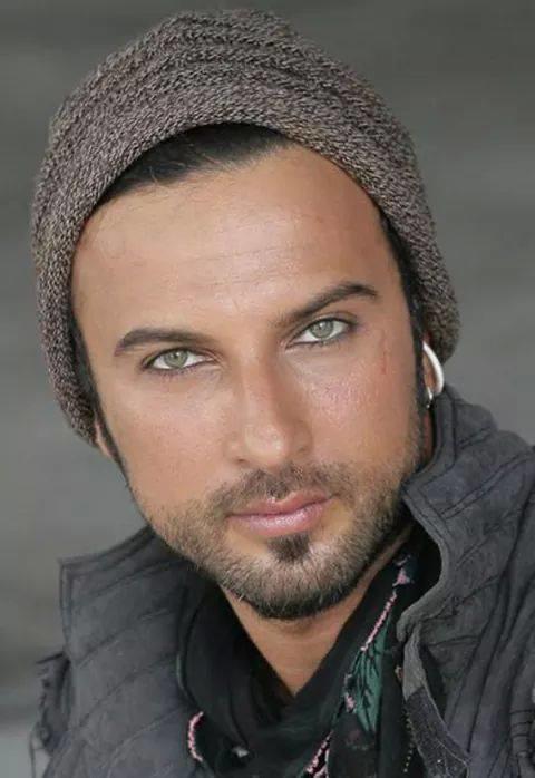 Tarkan sizce yakışıklı mı?