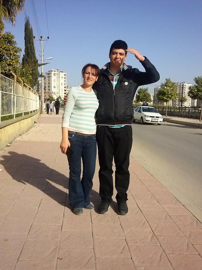 Teyzemin boyu 1; 78 ise benim boyum kactir? Beraber cekildigimiz bu fotomuza gorusleriniz nedir?