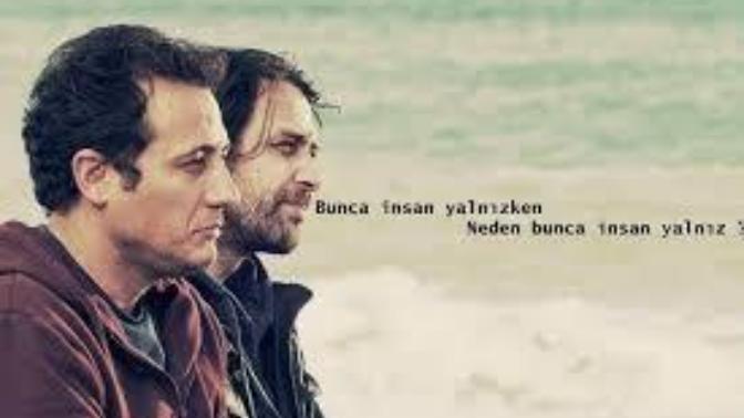 #Yalnızlıktan kusmak üzereyim neden yalnız kaldım ben sahi?