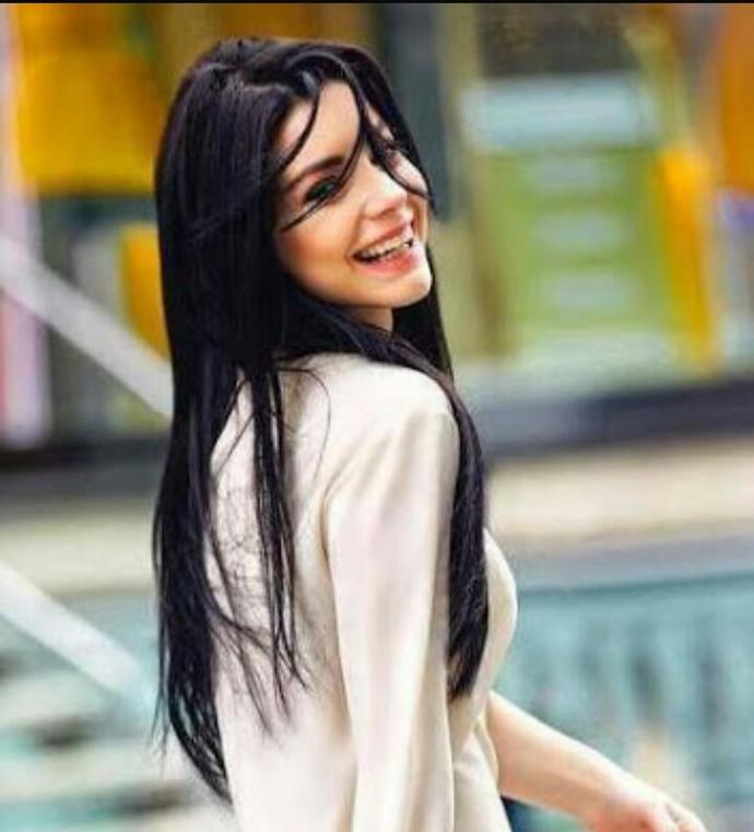 Merve boluğur mu serenay sarikayami sizce hangisi güzel ?