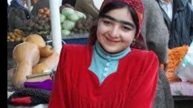 Kalın kaşlı bayanlar mı? İnce kaşlı bayanlar mı?