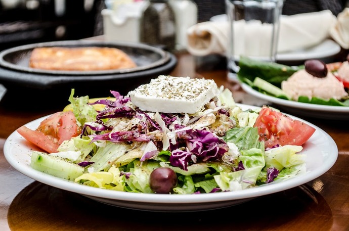 Tavuk suyu çorbanın yanına hangi yemek gider? Çoban Salata