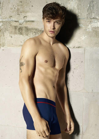 Francisco Lachowski mi Nick Bateman mı?