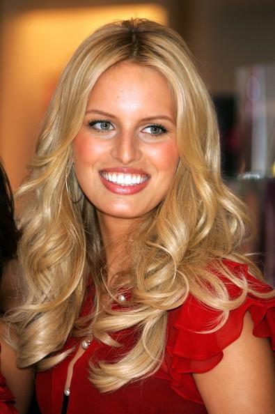 karolina kurkova güzel mi?