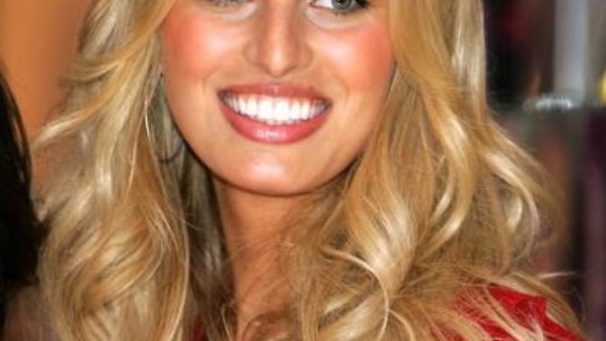 Karolina kurkova güzel mi?