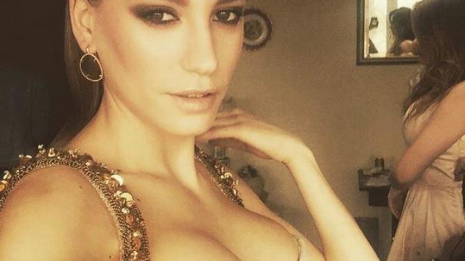 Sizce bu yılın güzeli Ecem çırpan Serenay Sarıkaya'ya rahip olabilir mi? İkisininde resmi aşağıda. Sizce rakip mi? Ecem ruslara çok benziyor değil mi?