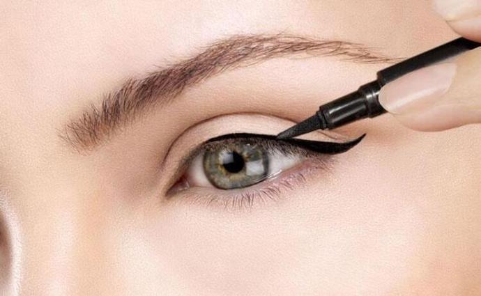 Eyeliner nasıl çekilir?