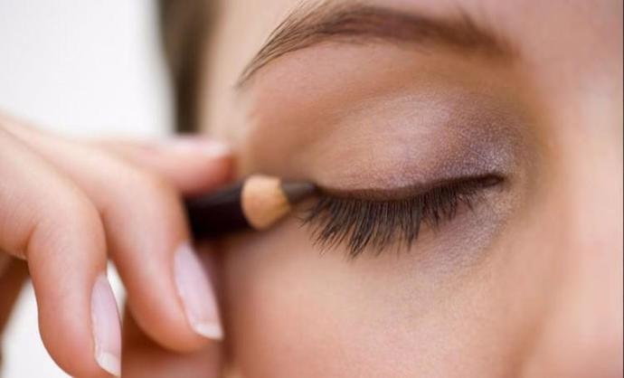 Eyeliner nasıl çekilir?