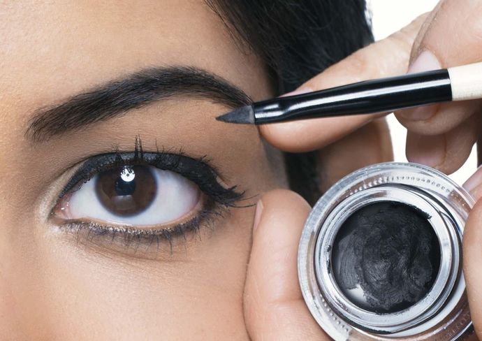 Eyeliner nasıl çekilir?