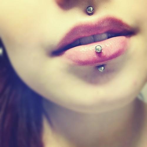 Bir erkeğe dudak altı piercingi yakışırmı?