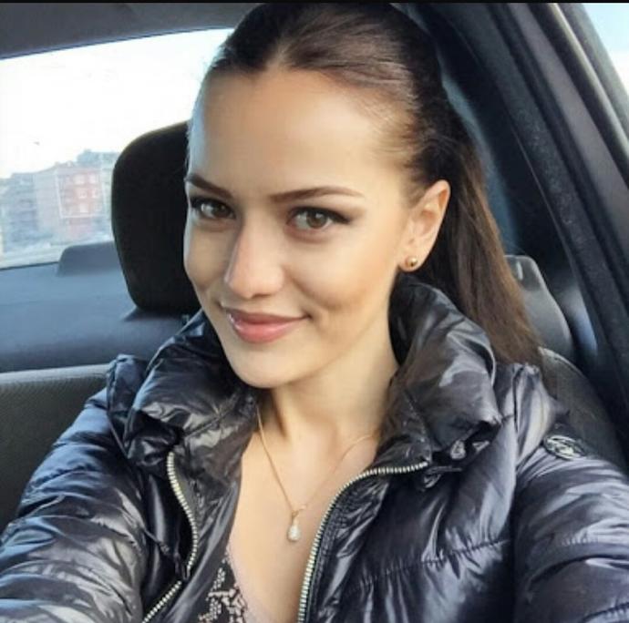 Fahriye Evcen mi? Sinem Kobal mı?