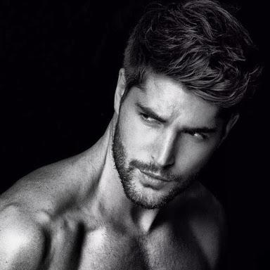 Kaç gündür takip ediyorum Dünya'nın en yakışıklı erkeği diye bir Sürü bence Paylaşımı gördüm fakat neden bunların Arasında nick Bateman yok?