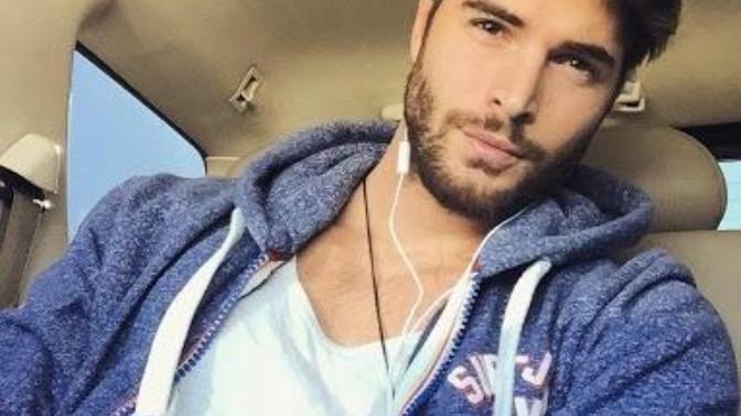 Kaç gündür takip ediyorum Dünya'nın en yakışıklı erkeği diye bir Sürü bence Paylaşımı gördüm fakat neden bunların Arasında nick Bateman yok?