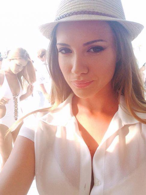 OTILIA çok aşırı güzel değil mi?