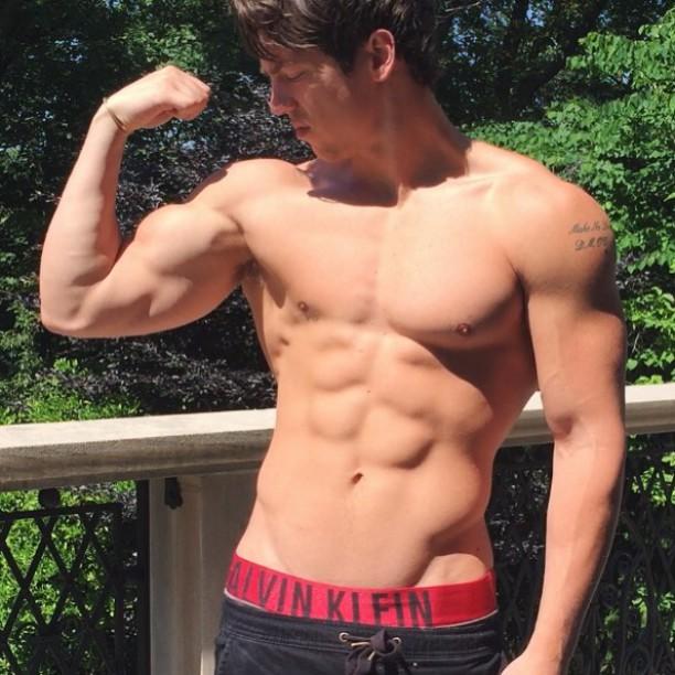 Kızlar, manken vücudu mu fitness modeli vücudu mu?