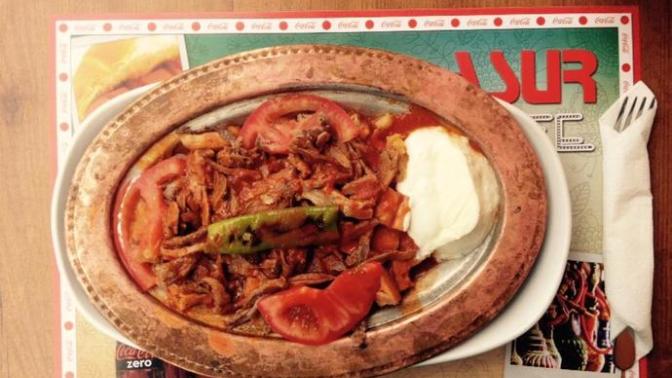 Belki gülebilirsiniz ama iskender ve waffle nasıl yenir?