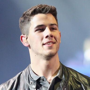 Sizce Nick Jonas tatlı mı?