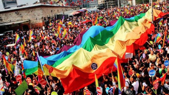 İstanbul'da yapılan Onur Yürüyüşü