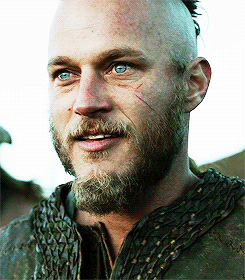 Kızlar, Ragnar mı Klaus mu hangi viking daha yakışıklı?