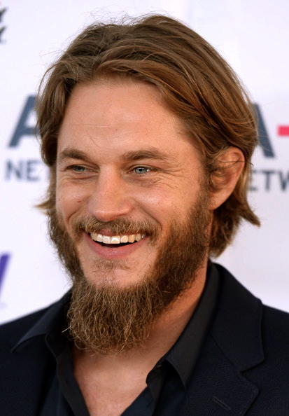 Ragnar Lodbrok nasıl sizce yakışıklı mı?